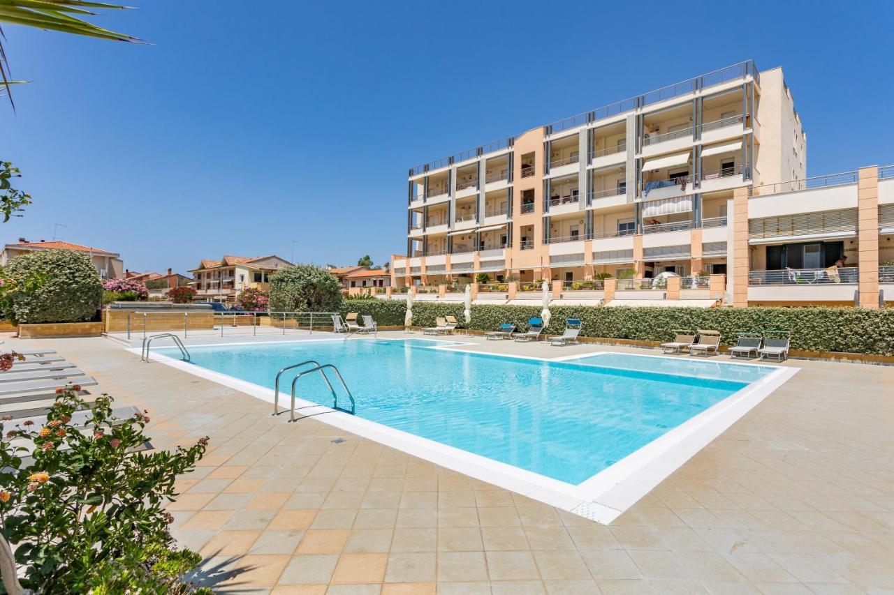 La Casa Del Sole - Appartamento Con Piscina Frontemare A Pochi Minuti Da Oristano Torre Grande Buitenkant foto