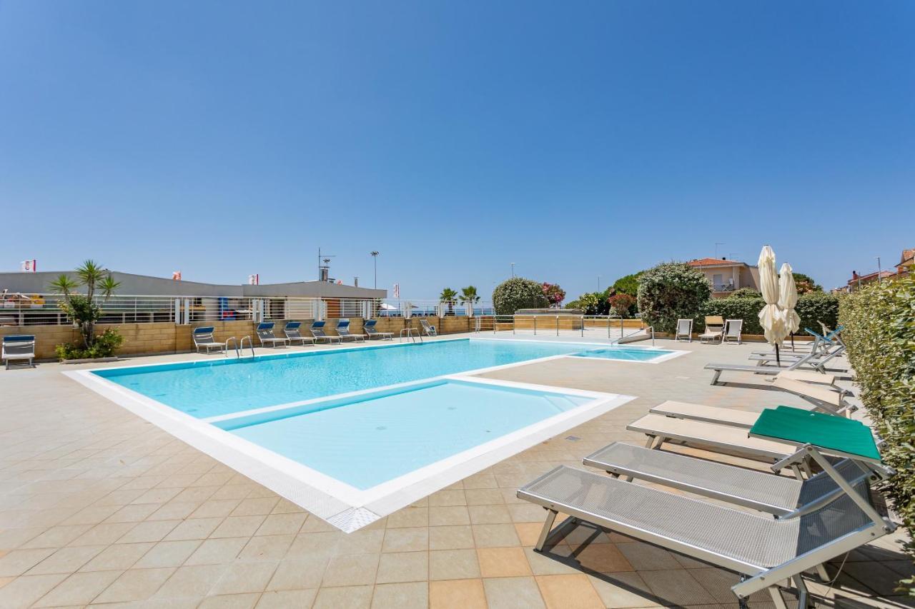La Casa Del Sole - Appartamento Con Piscina Frontemare A Pochi Minuti Da Oristano Torre Grande Buitenkant foto